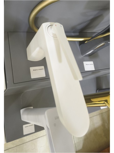 Смеситель для раковины Uovo AH8029YB Смеситель для раковины Uovo AH8029YB